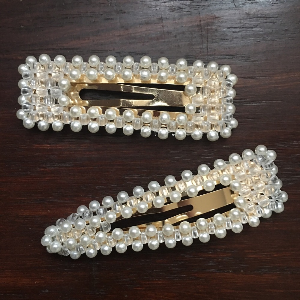 4/$25 Jumbo Pearl Hair Clips Set - Picture 2 of 6
